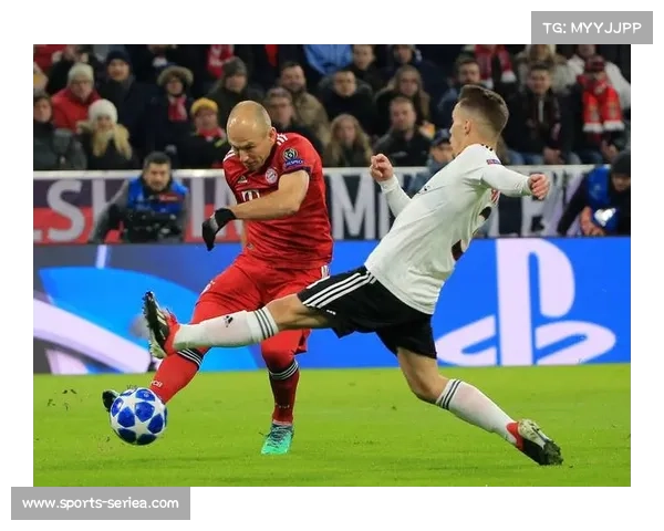 埃因霍温边后卫进攻积极 但防守漏洞可能被奥林匹亚科斯抓住 埃因霍温边后卫进攻积极 但防守漏洞可能被奥林匹亚科斯抓住